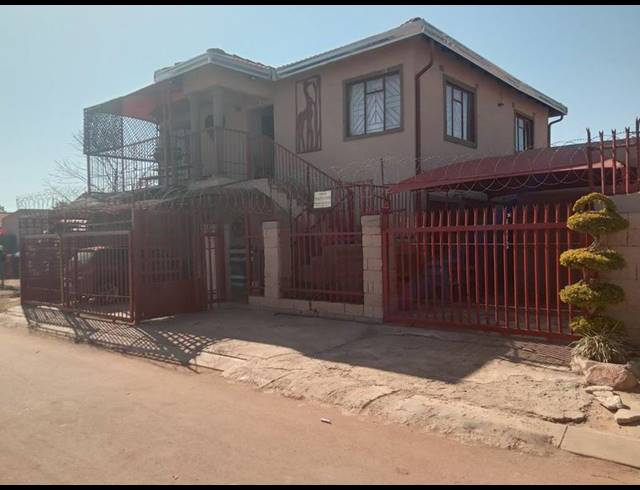 10 BEDROOM HOUSE FOR SALE IN SOSHANGUVE SOUTH